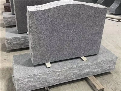 Hallist graniidist hauakivid